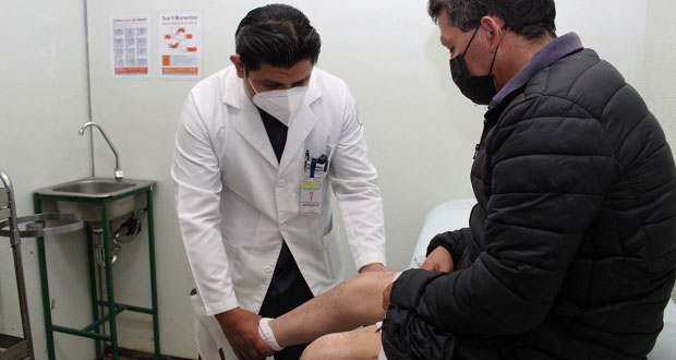 IMSS implanta prótesis de titanio en rodillas de paciente