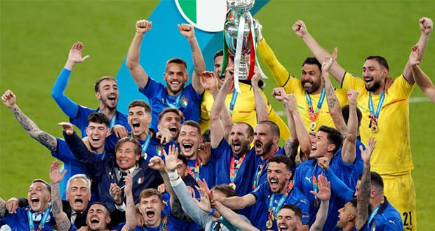 Italia alza el trofeo de la Euro 2020 en Wembley