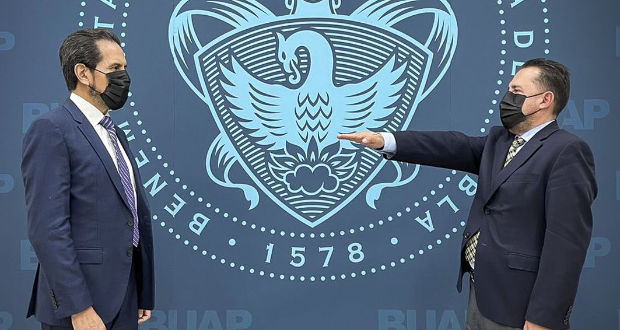 Nombra Esparza a José Carlos Bernal secretario General de la BUAP