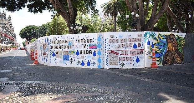Muro del zócalo de Puebla, un lienzo en blanco para las demandas