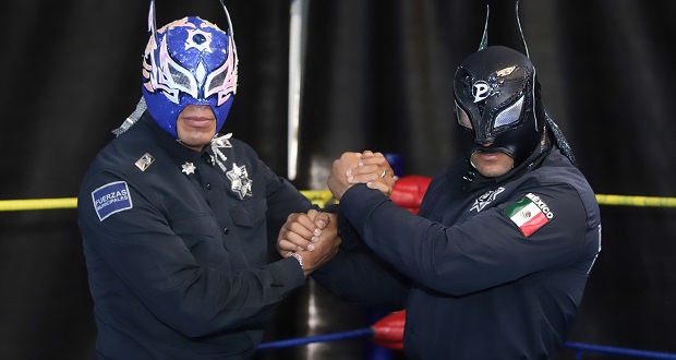 Pegaso y Silver Sun, los luchadores que combaten la delincuencia  