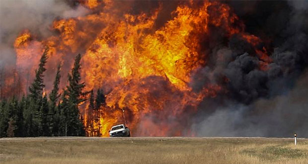 Por incendios declaran emergencia en el oeste de Canadá