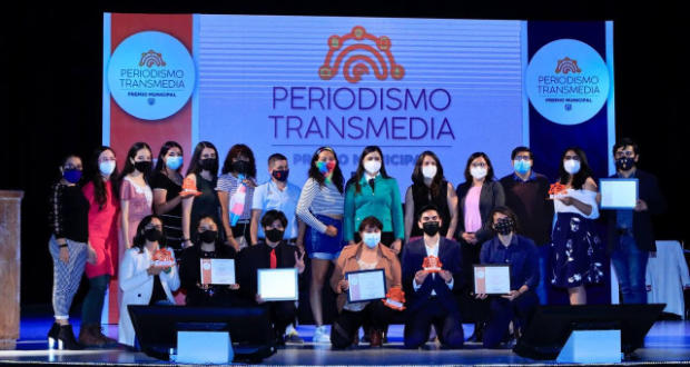 Ayuntamiento galardona a periodistas y estudiantes de Puebla