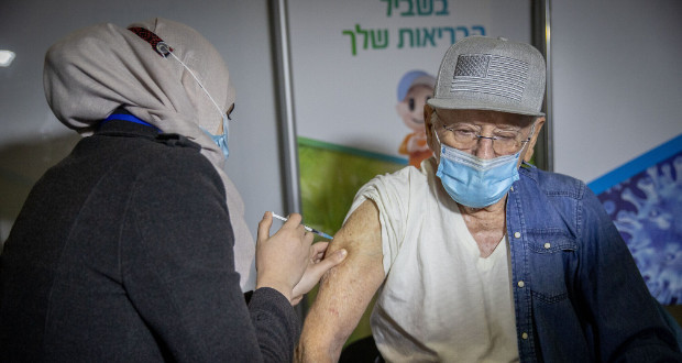 Aplicarán 3a dosis de vacuna anti-Covid en Israel a mayores de 60