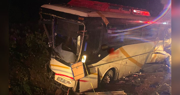 Tráiler impacta a autobús en la Guadalajara-Tepic; hay 6 muertos