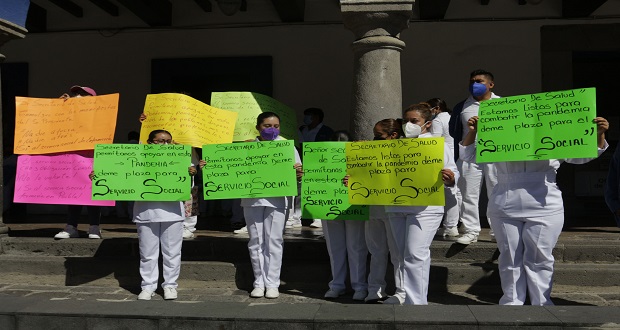 Alumnos exigen plazas para servicio social de enfermería; SS las gestionará