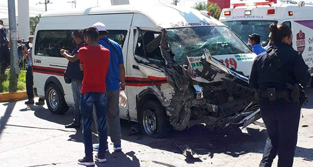 Choque entre combi de ruta S-19 y pipa de bomberos deja 6 heridos