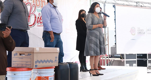 Comuna de San Andrés Cholula da kits sanitarios a escuelas