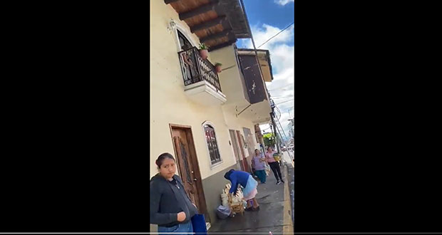 En Michoacán, arroja agua a artesana que vendía en la calle