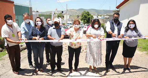 Entrega Karina Pérez ampliación de drenaje en Cacalotepec