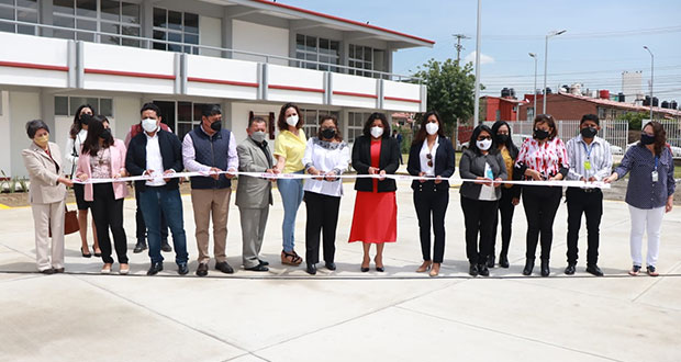 Karina Pérez entrega domo y edificio a 2 escuelas de San Andrés