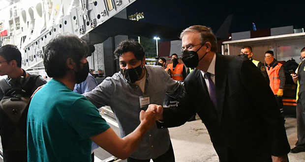 Llegan a México comunicadores afganos que solicitaron protección