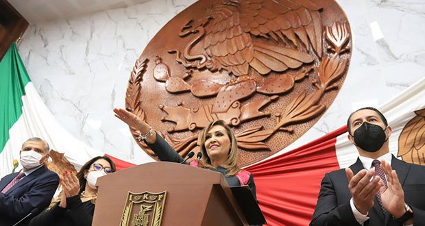Lorena Cuéllar asume como gobernadora de Tlaxcala; primera de 15