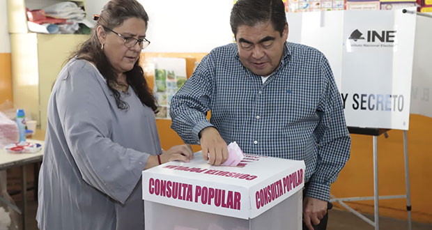 Puebla podría realizar consulta popular sobre temas locales: Barbosa