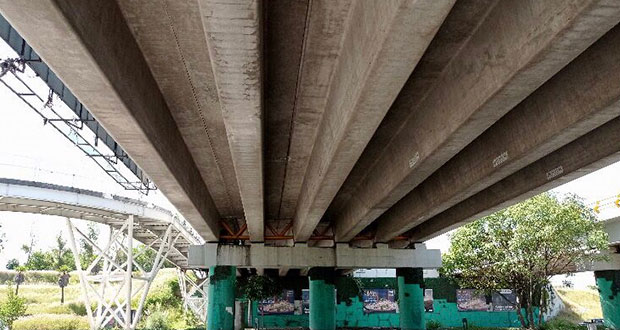 Tras reportes ciudadanos, descartan daño en puente de Las Torres
