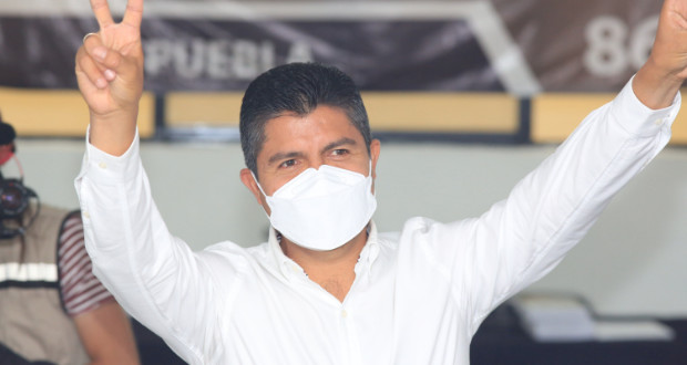 Eduardo Rivera Pérez y su familia dan positivo a Covid-19