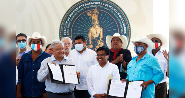 AMLO firma entrega de 2,900 ha y pide perdón por abusos a yaquis