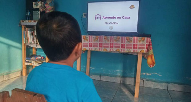 Algunos alumnos, en aislamiento; Aprende en Casa seguirá operando