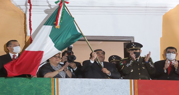 En Grito de Independencia, Barbosa pide que "reviva" Puebla