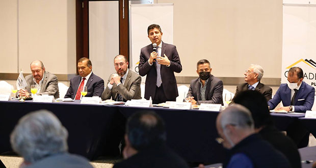 Canadevi anuncia a Eduardo Rivera 6 mil mdp para hacer 10 mil casas