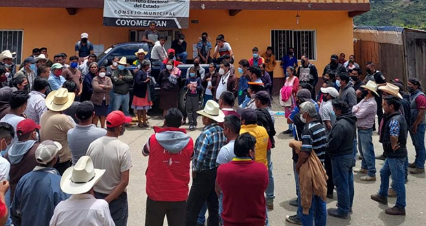 Detienen a 3 pobladores de Coyomeapan tras reunión con personal de Segob