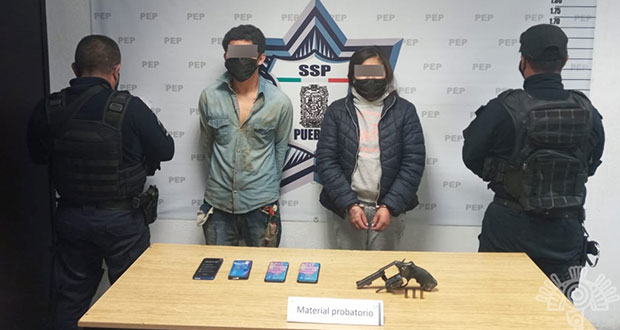Detienen a dos por asalto a Coppel en Amozoc