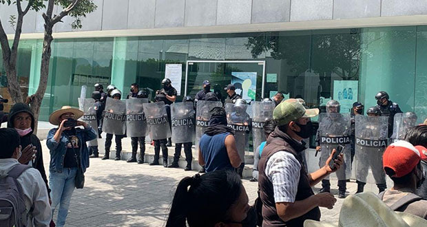 En protesta en Tehuacán, pobladores de Coyomeapan exigen liberar a detenidos
