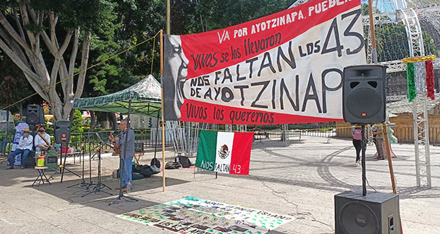 Exigen colectivos poblanos justicia por caso Ayotzinapa a 7 años
