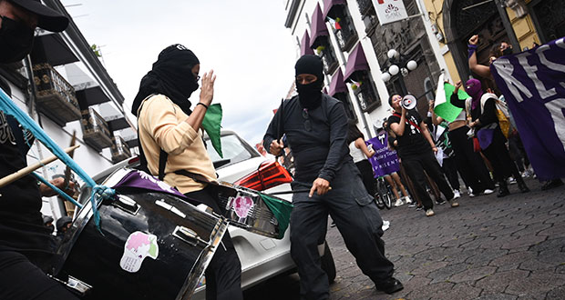 Feministas exigen en Puebla despenalizar aborto sin creencias religiosas