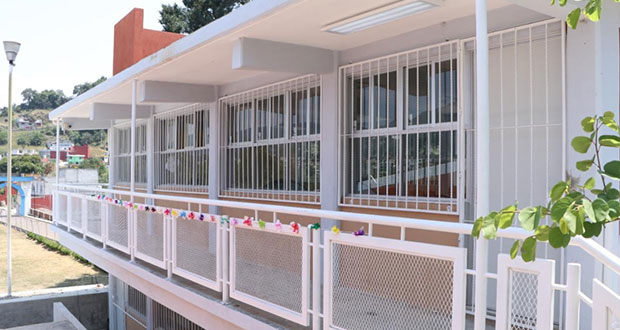 Rehabilitan 480 escuelas públicas en más de 40 municipios poblanos