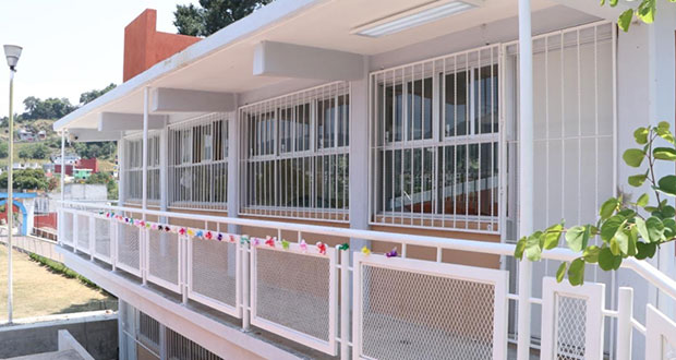Rehabilitan 480 escuelas públicas en más de 40 municipios poblanos   