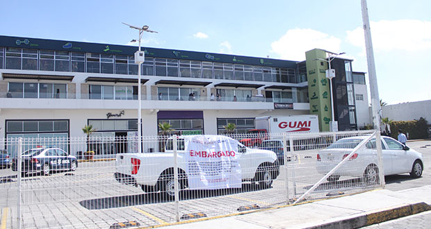 SAT embarga Plaza Lazcarro, en San Pedro Cholula
