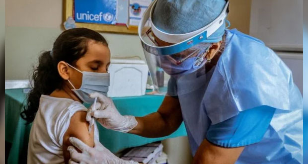 SS de Puebla abre registro de vacunación Covid para menores enfermos 