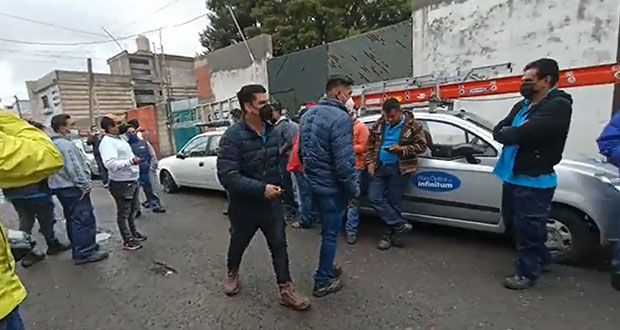 Trabajadores de Helicom hacen paro por falta de pago; les dan solo 3 de $8 mp
