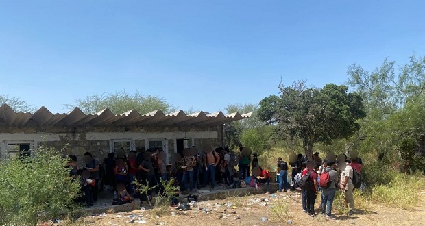 Rescatan a 162 migrantes abandonados en una bodega