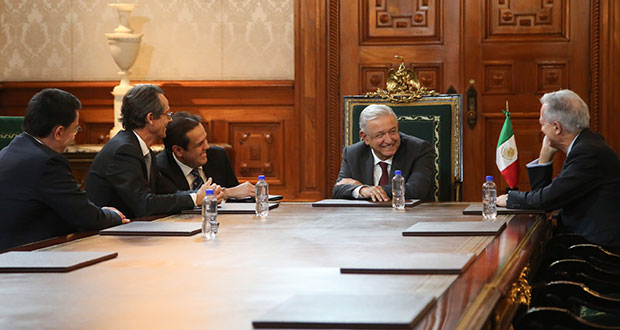 AMLO se reúne con directivos de empresa francesa aeroespacial