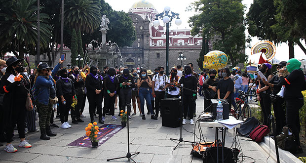 En Puebla, realizan "Caminata Luctuosa" para recordar a víctimas de feminicidio