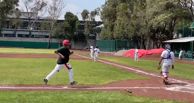 En práctica de béisbol, AMLO sufre “pequeño desgarre”