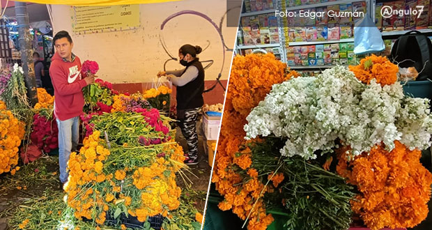 Por alza al doble en flores, poblanos gastan hasta $500 para sus ofrendas 