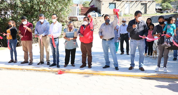 Reciben vecinos de localidad de Ocoyucan más de 15 obras