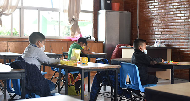 Regreso a aulas al 100% en Puebla, en enero; maestros piden refuerzo Cansino