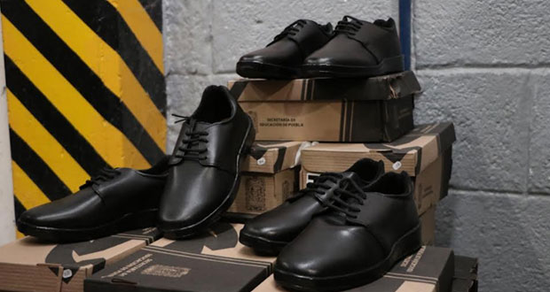 SEP reparte 300 mil pares de zapatos a alumnos de primaria en Puebla