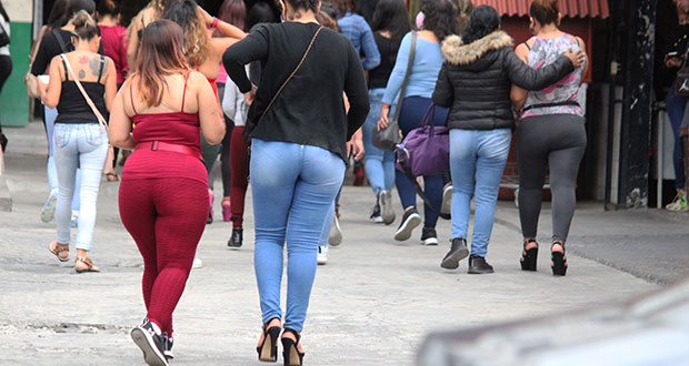 Sexoservidoras piden la 14 Poniente como zona de tolerancia en Puebla