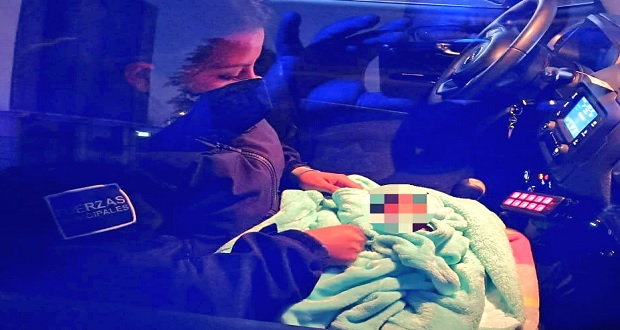 Bebé es abandonado en batea de camioneta en la Central de Abastos