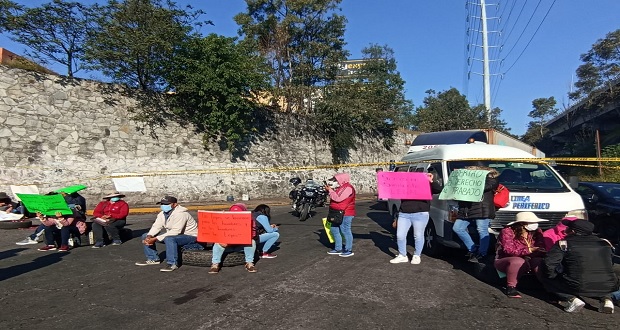 Sindicalizados de Comuna de Cuautlancingo bloquean por 3 horas acceso a Finsa