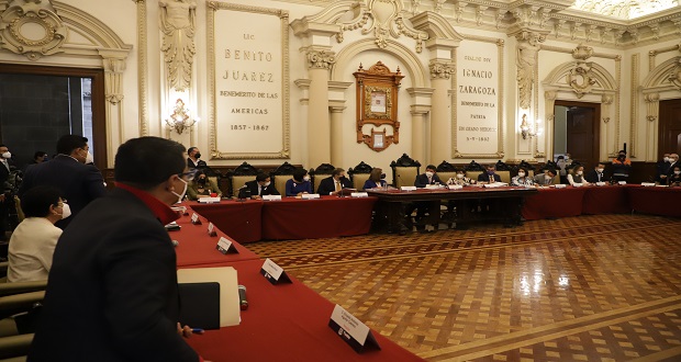 En Cabildo de Puebla, morenista pide respetar nuevas basificaciones