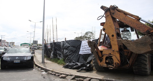 Por anomalías, Comuna clausura obras en camellones de Central de Abasto