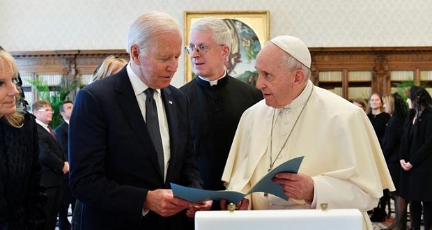 Biden y Papa Francisco se reúnen en el Vaticano por primera vez