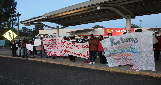 En visita de AMLO, pobladores de Tlahuapan piden pago de tierras; SSP bloquea