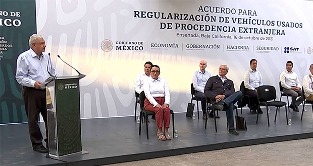 AMLO regulariza autos chocolate; busca dinero para baches y combatir crimen